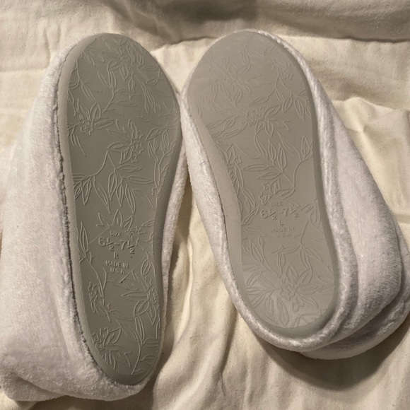 Cozy White Slippers with Bow - Picture 2 of 2